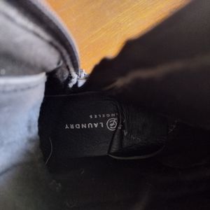 Black winter boots. Size 7